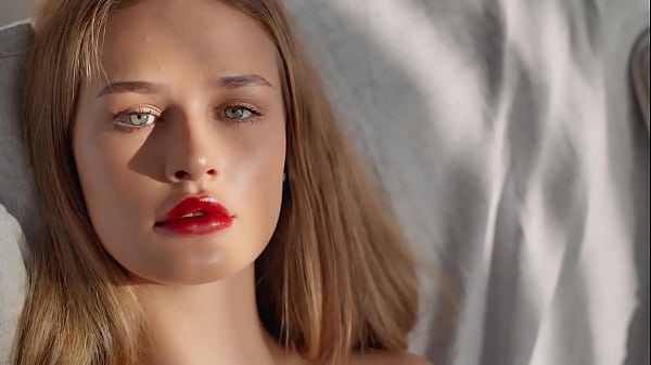 Model Victoria Mur Touches Her Sexy Body Sensually – SUPERBE