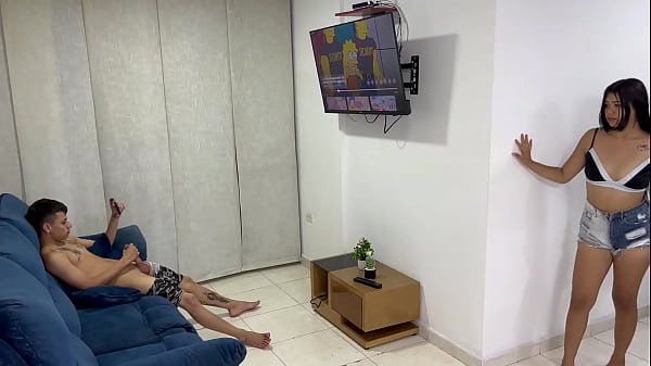 Mi tímida hermanastra me sorprende masturbandome y se antoja de que la folle muy duro hasta hacerla correrse. Me corro encima de ella. PRIMERA PARTE.