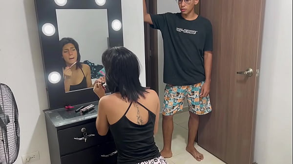 Me follo por el culo a mi hermanastra a cambio de dejarla salir con su nuevo novio. H.L.